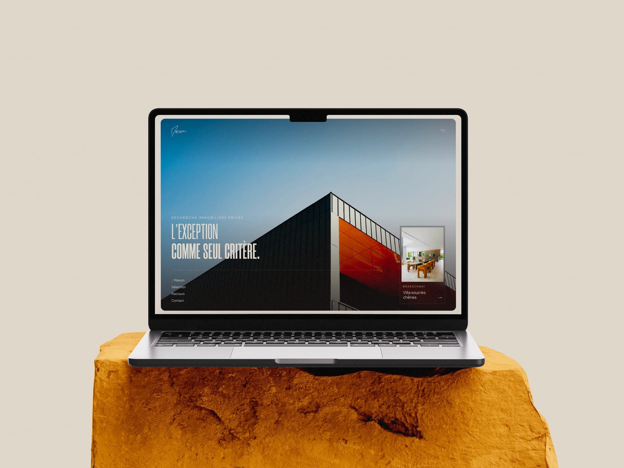 Maison, site livré, présenté sur ordinateur portable