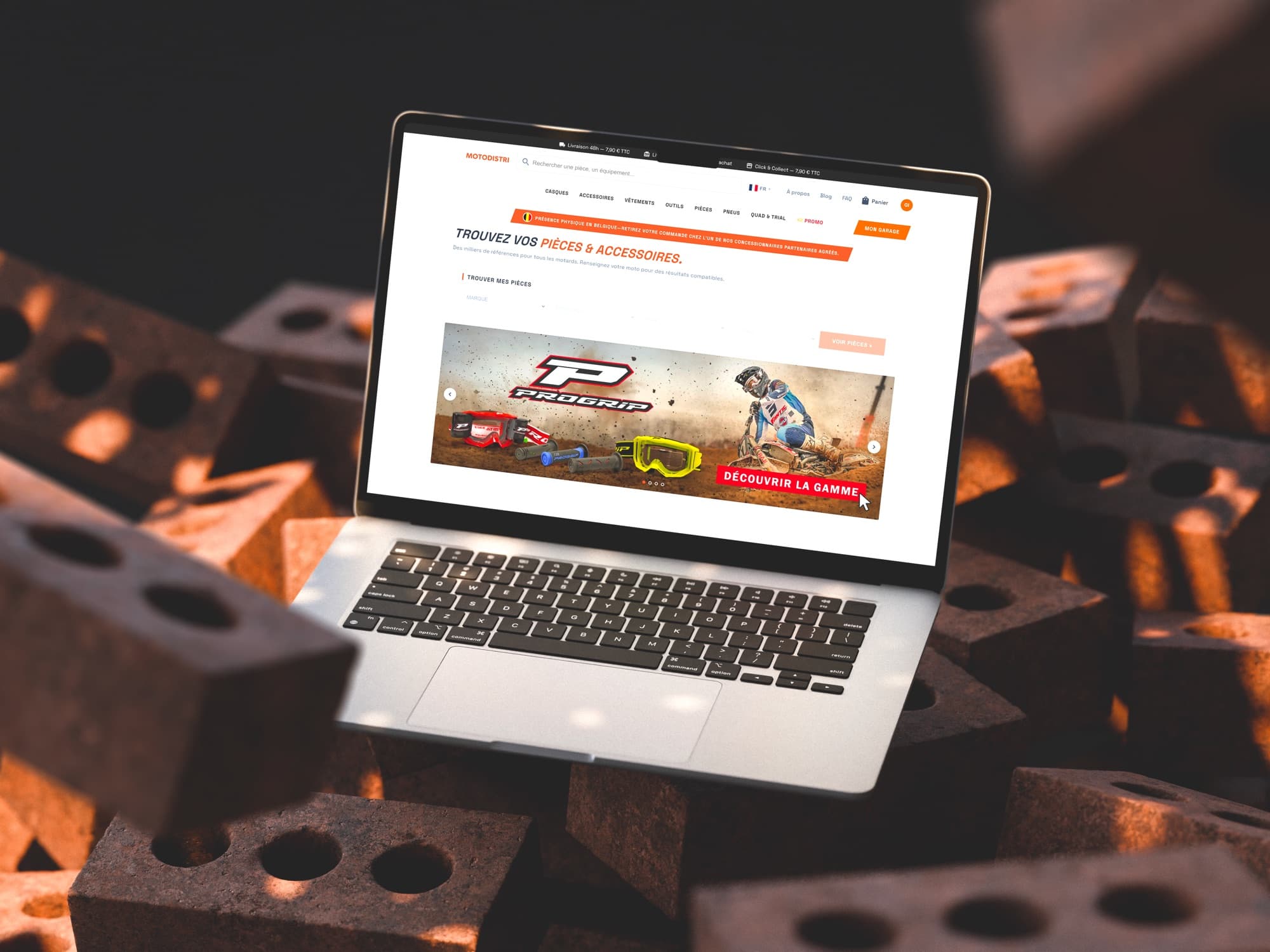 Motodistri — site livré, présenté sur ordinateur portable